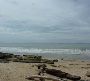 Strand im Süden mit Blick auf Koh Pie Pie