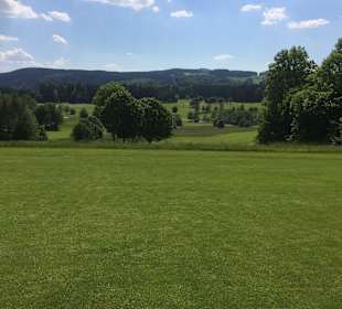 Überblick auf die Front Nine vom Fairway der Bahn 9