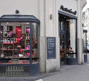 Eingang zum Mutterland Ernst-Merck-Straße