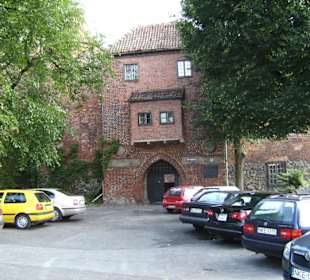 Eingang zur Burg von außen