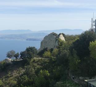 Weitere Aussichtsmöglichkeit, durchs Lokal.