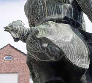 Ansichten des Hühnerdieb-Brunnens