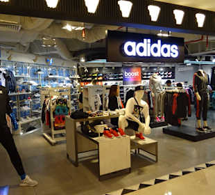 Im Shoppimgcenter unterwegs