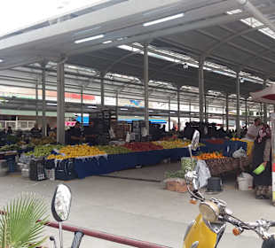 Der neu überdachte Markt bei der Fischhalle