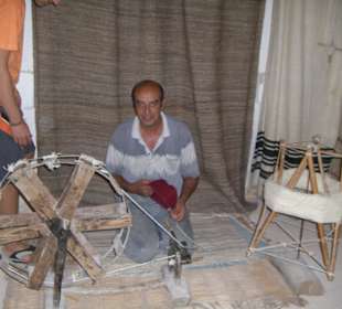 Einheimische beim Arbeiten