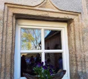 Sandsteinverzierung an den Fenstern