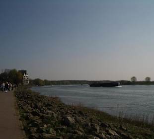 Schiffbetrieb auf der Maas