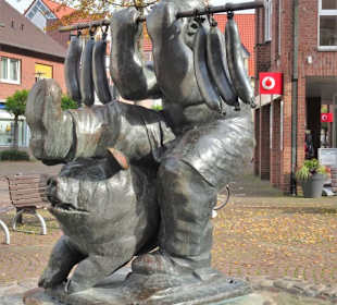 Ansichten des Wurstträgerbrunnens in Versmold