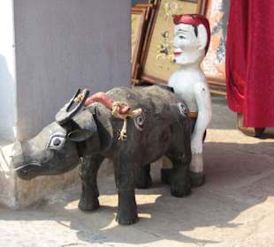 Figuren, die zum Kauf angeboten wurden.