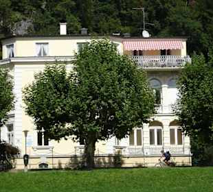 Villen am Giselakai aus der Schiffsperspektive