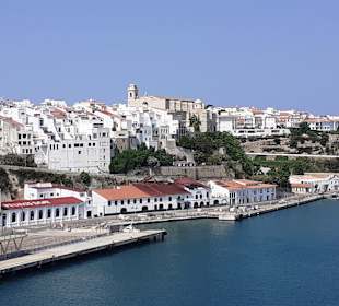 Bei der Einfahrt in den Hafen von Mahon