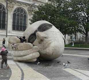 Tête devant l'Église Saint Eustache