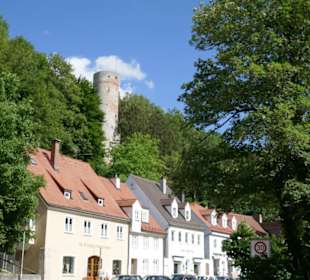 Straße Hinterer Anger, darüber der Dachlturm