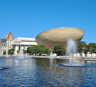 Empire State Plaza und New York Capitol 