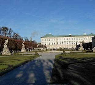 Brunnen mit 4 Figurengruppe