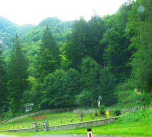 Auf Ösi Seite der Friedhof