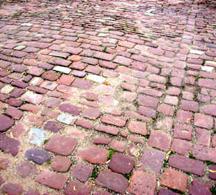 Der Schlosshof deshalb gutes Schuhwerk