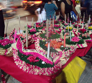 Schön dekorierte Krathongs