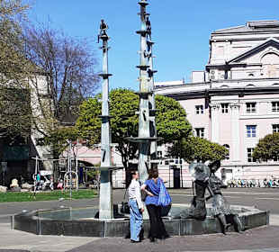 Brunnen "Die Lesende"