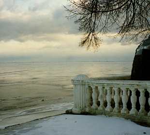 Peterhof im Winter