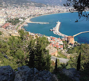 Roter Turm und Hafen von oben