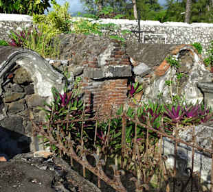 Rundgang über den alten Friedhof am Meer