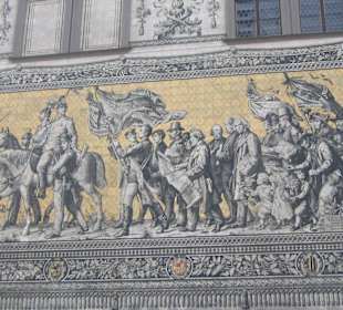 Wandfries auf Fliesen