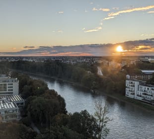 Blick aus dem 12. Stock nach Osten beim Sonnenaufgang. Maritim Hotel Ulm