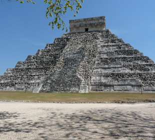 Westseite der Pyramide
