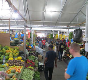 Unterwegs im einheimischen Markt 