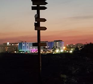 Ayia Napa bei Nacht.