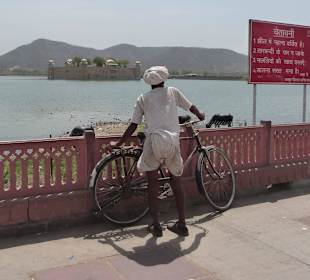 Blick zum Seepalast Nähe Jaipur