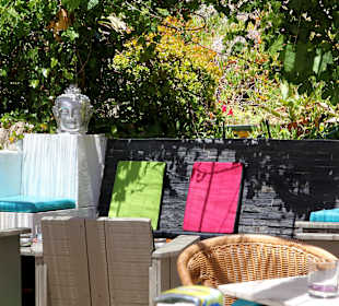 Eine der Sitzecken in der Kalu Beach Bar