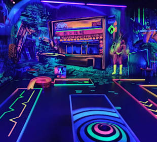 Schwarzlichthelden Minigolf