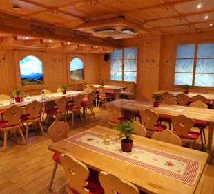 In den Gasträumen der Südtiroler Hütte