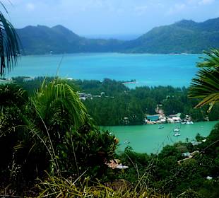 Blick auf Hafen/Praslin
