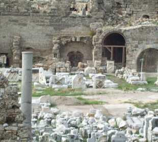 Lagerung  von verschiedenen Steinen