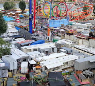Blick vom Riesenrad auf die Rheinkirmes