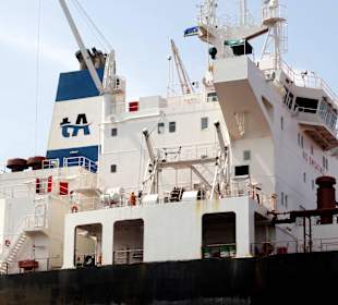 Brücke eines Schiffes im Hafen