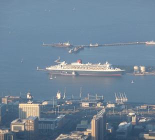 Blick vom Tafelberg auf Hafen
