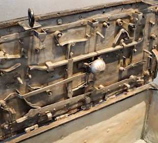 Verschluss einer Truhe im Landesmuseum