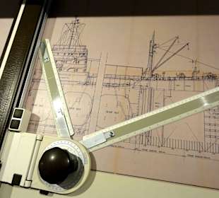 Im Konstruktionsbüro einer Werft