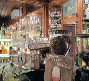 Im Inneren des Cafés