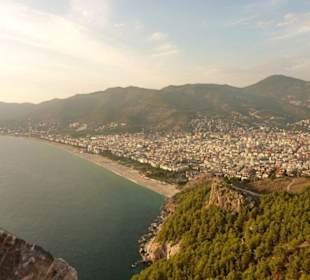 Výhľad na Alanyu zo zrúcaniny hradu