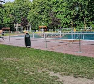 Hängematte im Becken