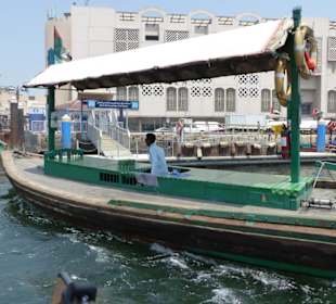 Mit der Abra über den Creek