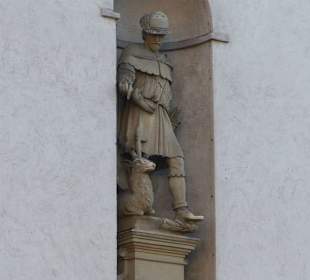 Außenansicht Statuen