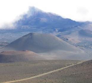 Explosionskrater im Erosionskrater