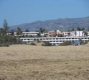 Blick auf Playa del Ingles vom Strand aus