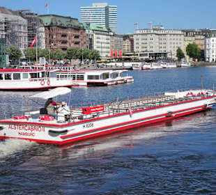 Ausflugsschiffe auf der Binnenalster